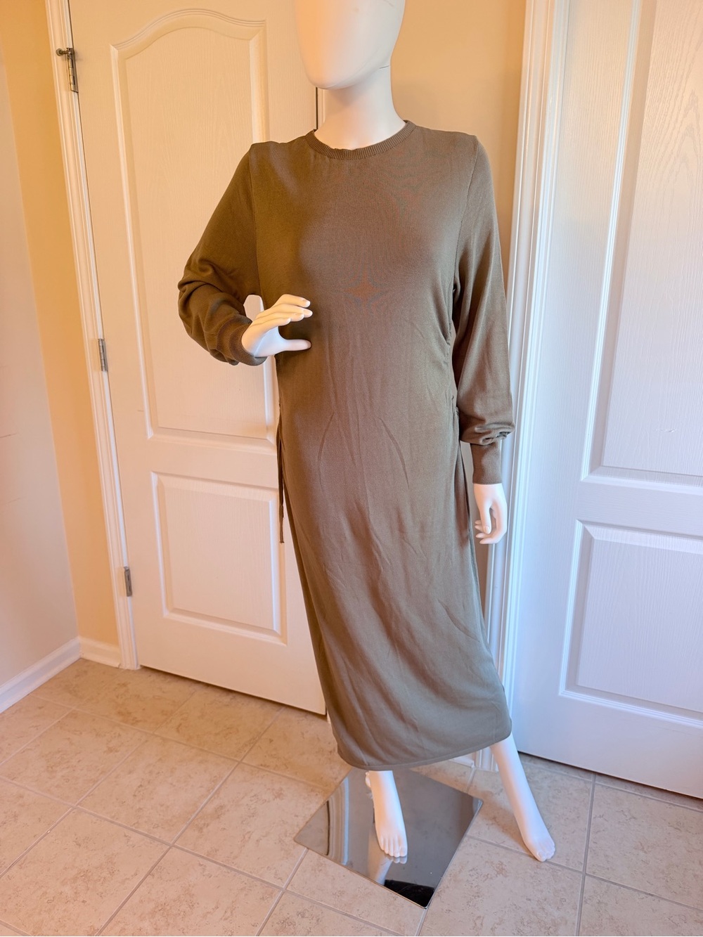 NWOT Zara Women’s Long Sleeve Olive Knit Maxi Dress With Sides Cut Out Size M